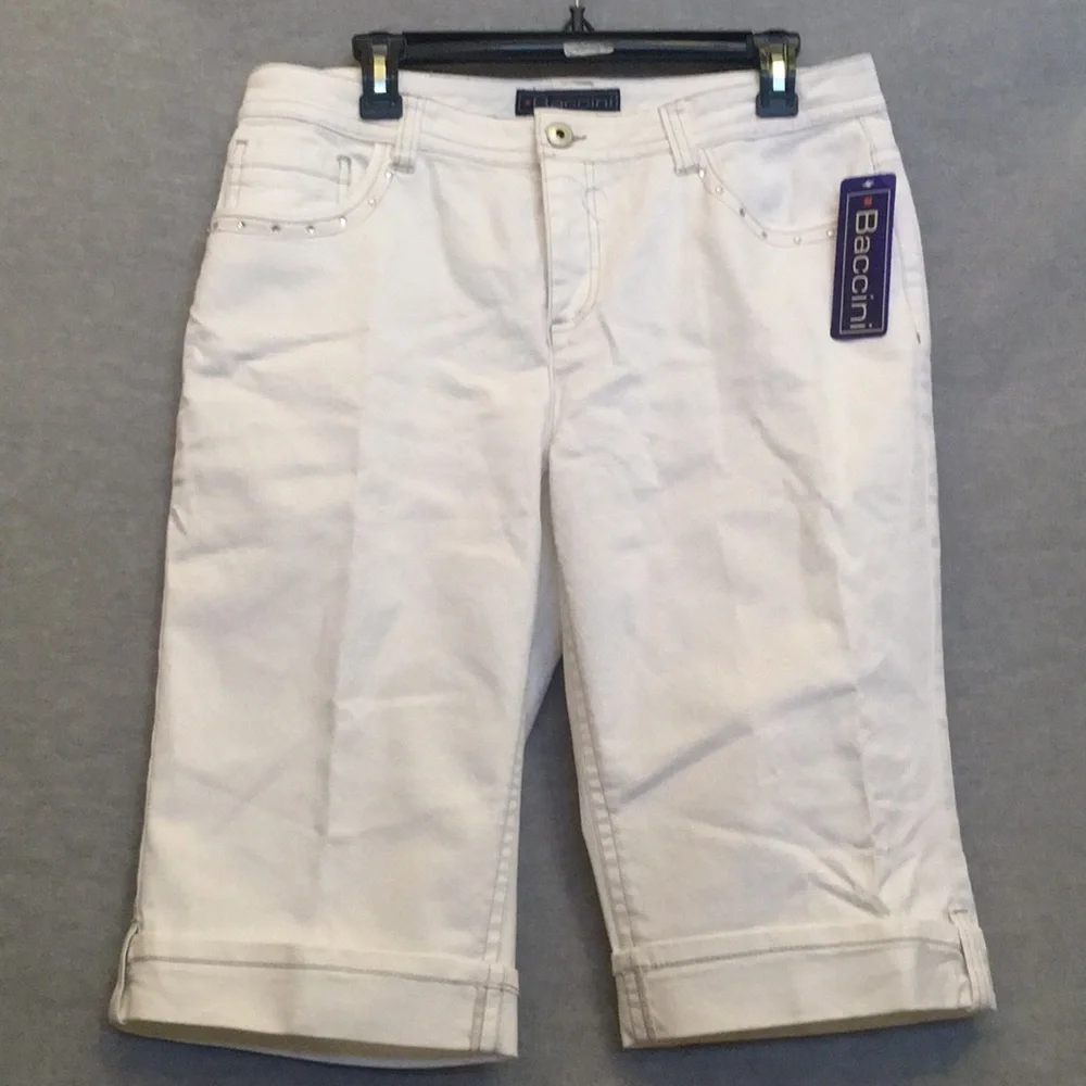 NWT BACCINNI Embellished Knee Length 5 Pocket White Denim Shorts